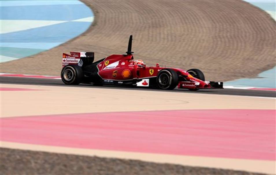 Qui la Ferrari con Kimi Raikkonen testa le prestazioni in Bahrain in pre-season (Ap) 